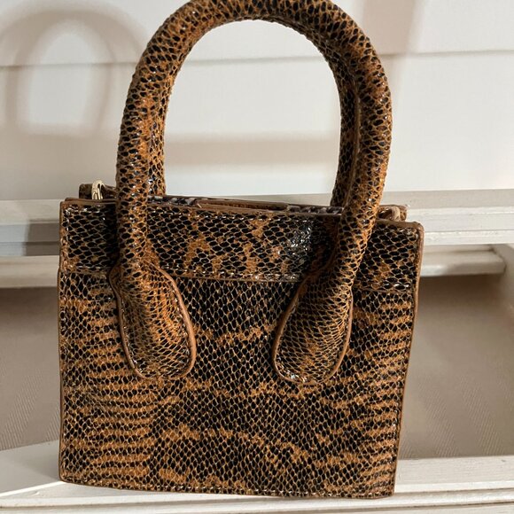BNWT Urban Expressions Daria Mini Bag in earth brown / jet black snake (OS) - Picture 3 of 7